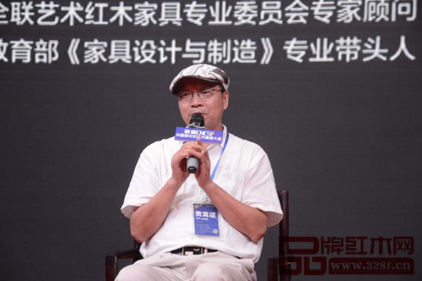 全联艺术红木家具专业委员会专家顾问、教育部《家具设计与制造》专业带头人彭亮