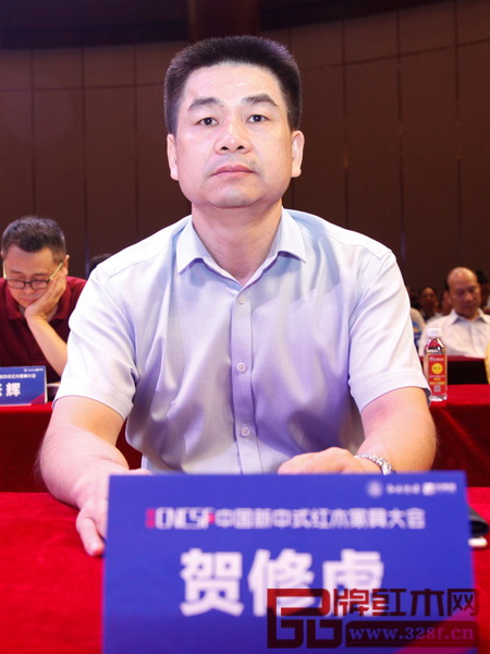 中山市大涌镇镇长贺修虎
