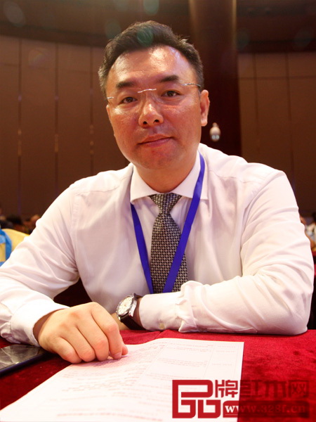 全国工商联艺术红木家具专业委员会主席团单位-东莞国寿红木副董事长陈淦凡