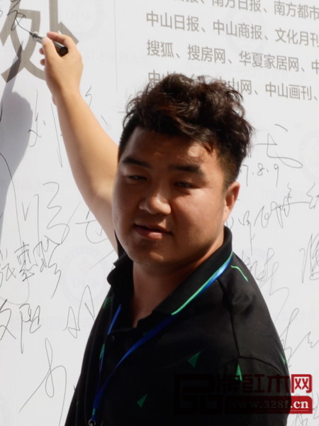 品牌红木家具经销商联盟主席团主席、沧州忆古轩红木楼总经理陈震